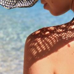 Lady wearing hat at the beach